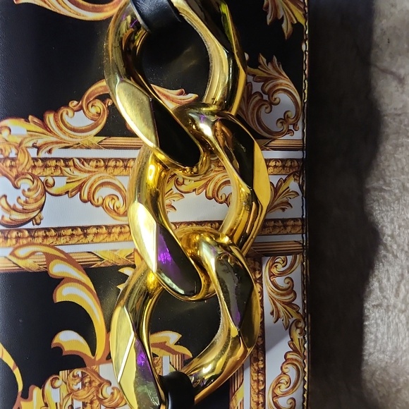 Elegant Black and Gold Women's Handbag - Picture 2 of 4